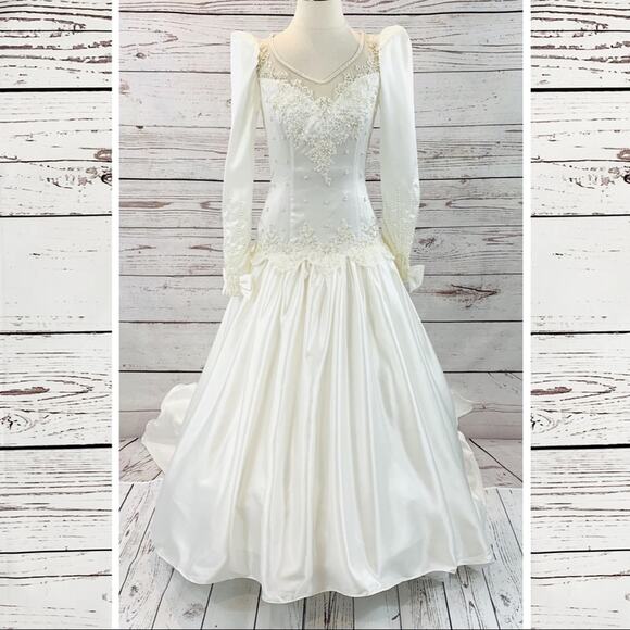 Alfred Angelo Dresses & Skirts - Alfred Angelo Vintage Ivory Bridal Gown w/ Veil